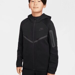 Nike Sportswear Tech Fleece
Older Kids' Full-Zip Hoodie L